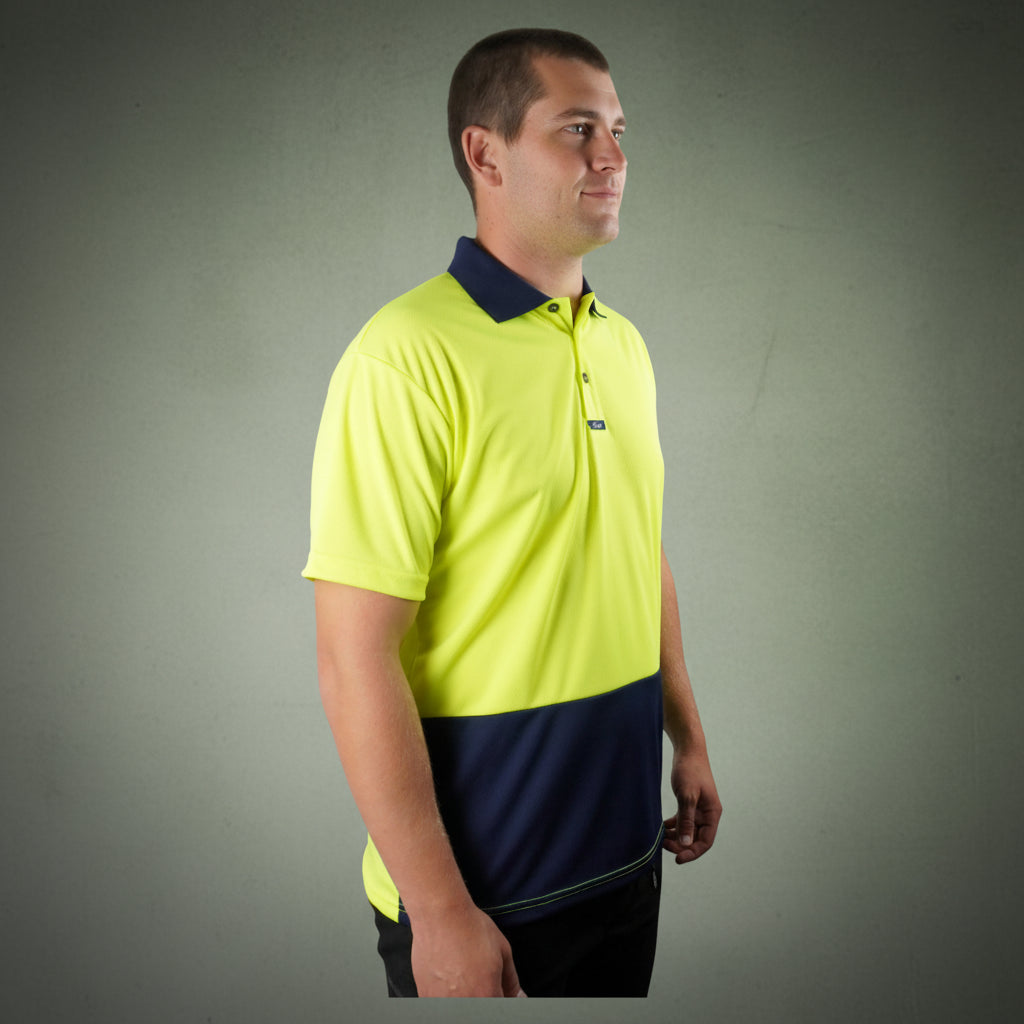 Tradie wearing a Coopers Elite hi-vis short sleeve work polo on-site